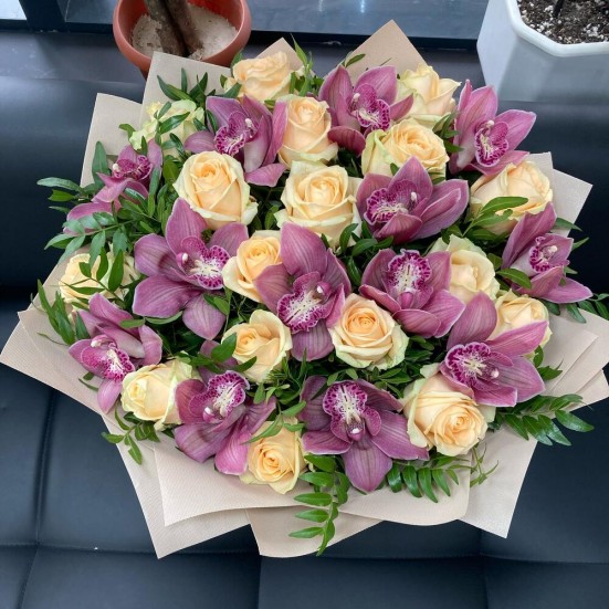 Букет с орхидеями и розами - фото 2